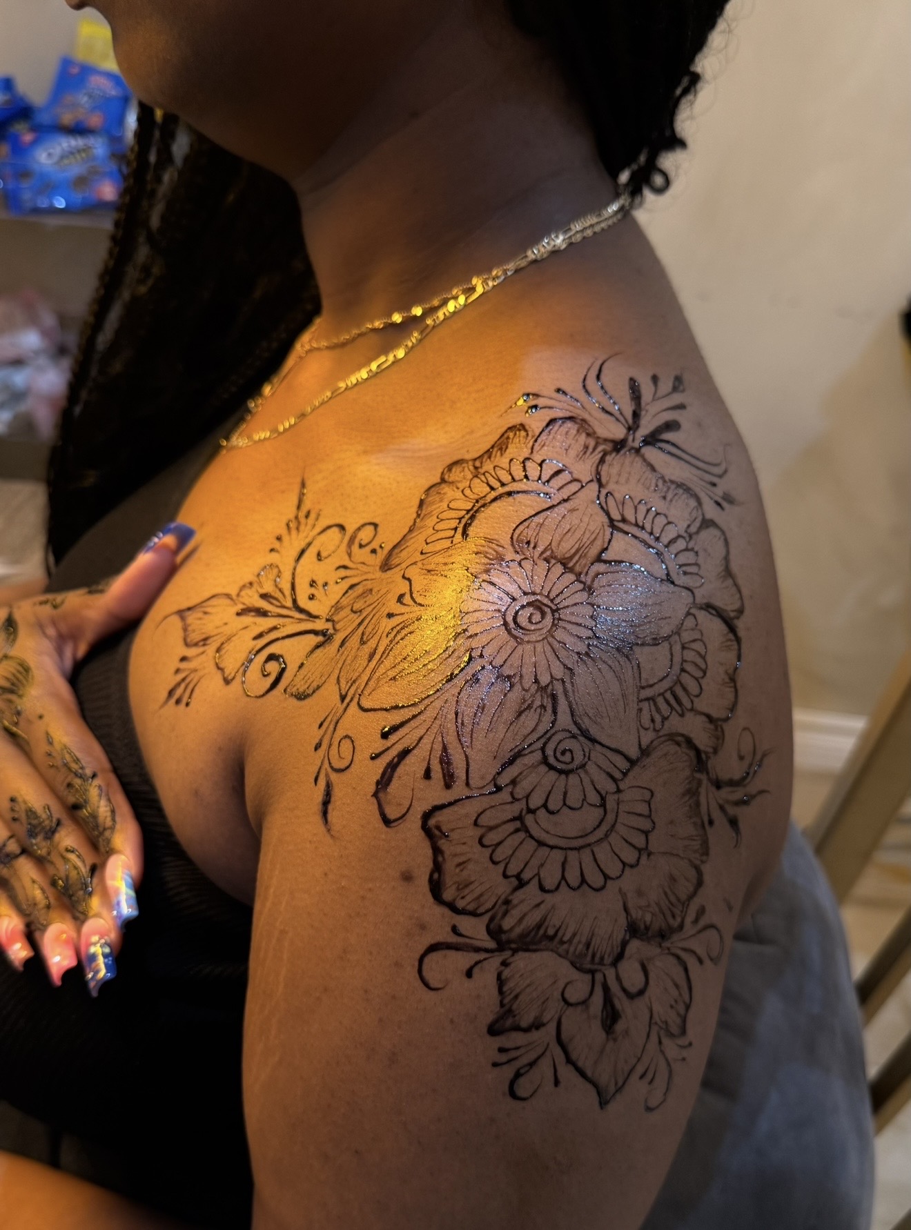 Shoulder henna